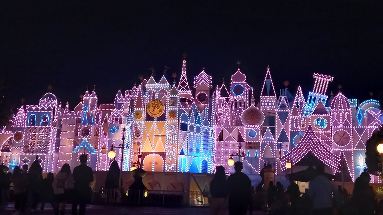 It's a Small World hong kong disneyland - Disneyland hong kong vlog