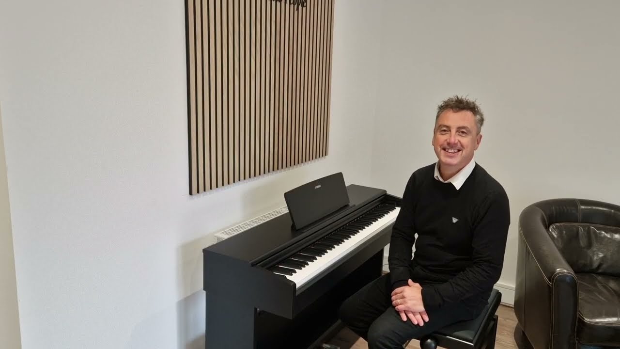 Демонстрация и обзор цифрового пианино Yamaha YDP105 с «причинами купить» | Rimmers Music