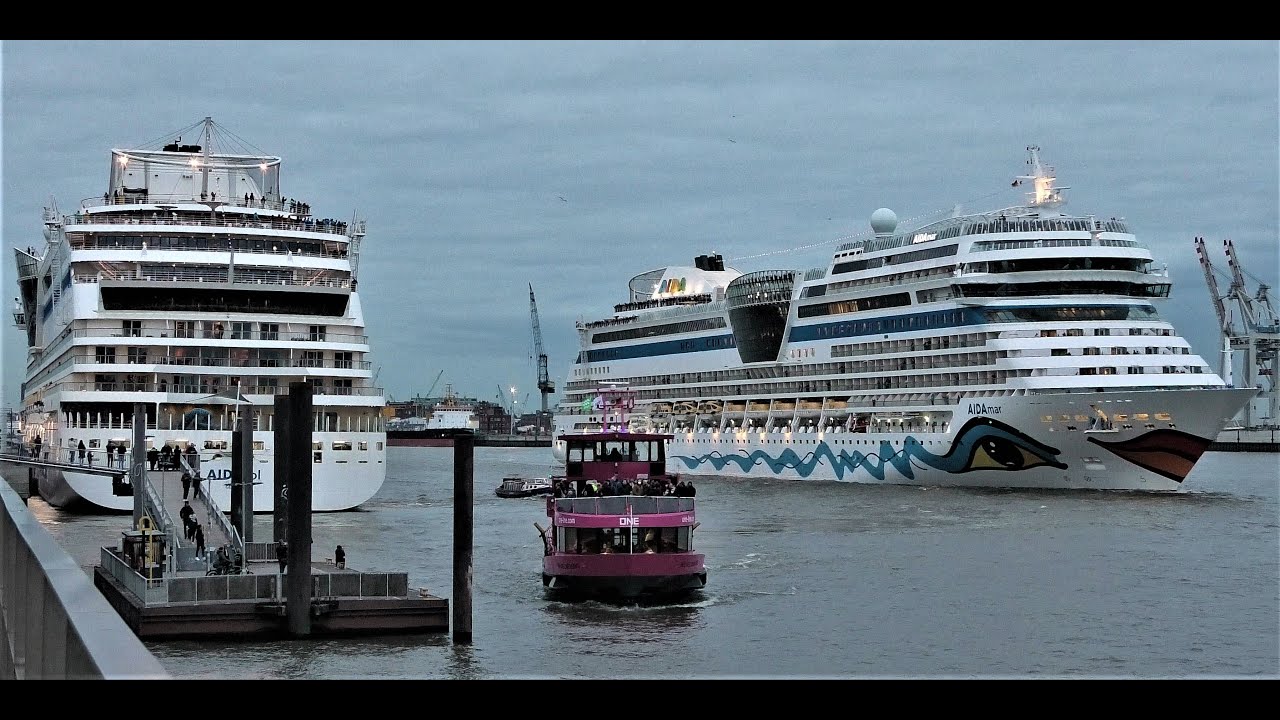 1080p AIDAsol & AIDAmar Erstes AIDA Doppelauslaufen im Hamburger Hafen in Jahr 2021(HORN) 16.10.2021