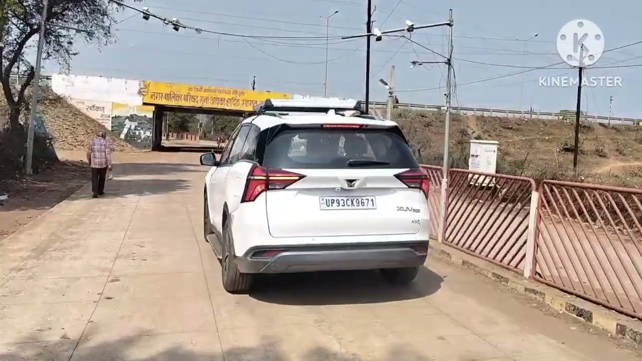 गुना टेकरी सरकार मार्ग पर जातेहुए