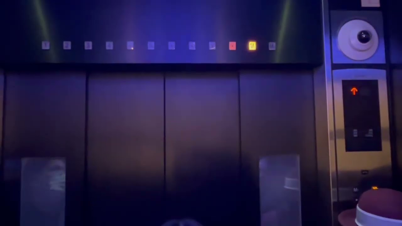 (Filmed by my dad) The Famous Mitsubishi High Speed Elevators at Tokyo Tower, Tokyo Japan