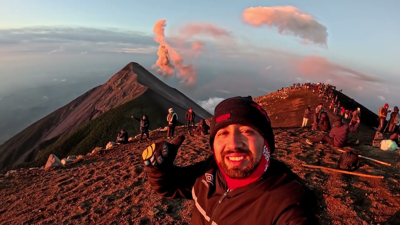 DOS VOLCANES, UNA LOCURA: FUEGO Y ACATENANGO
