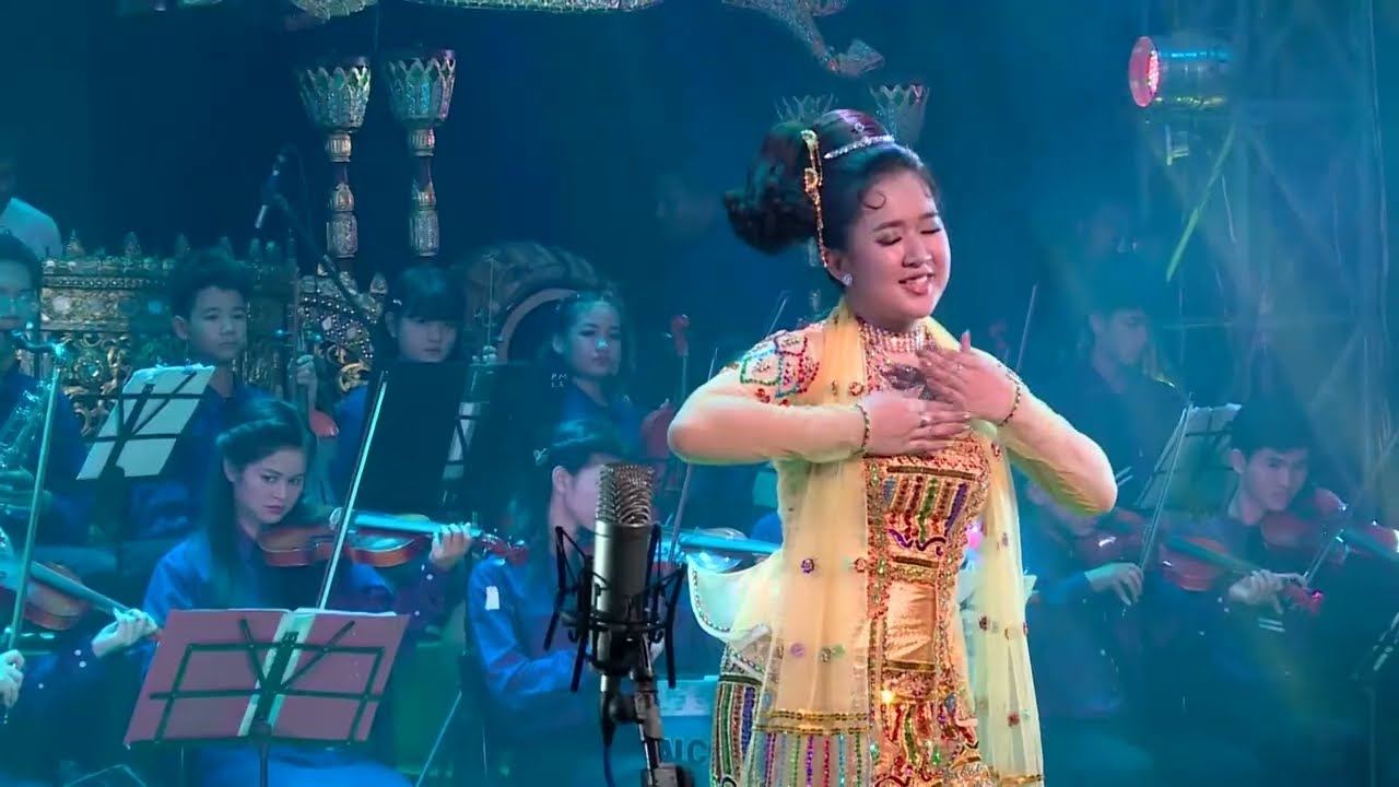 တူနှစ်ကိုယ် - အေးမြဖြူ