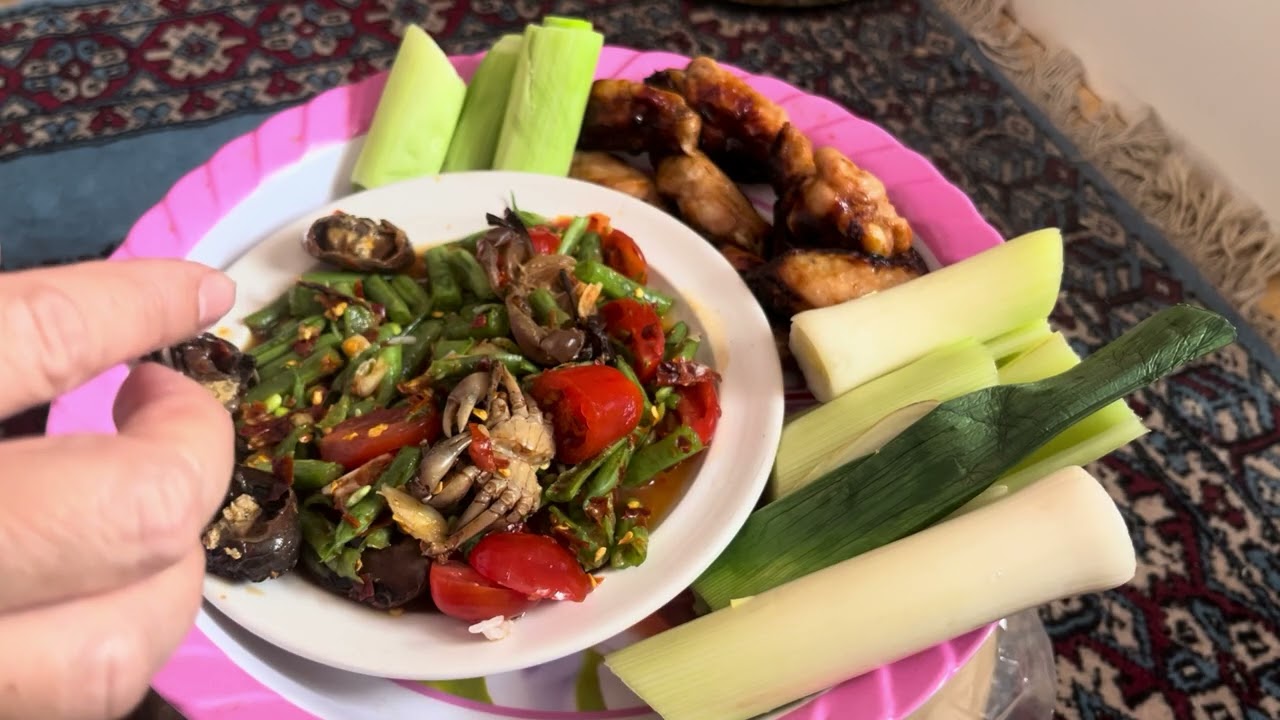 ตำถั่วใส่ปูนาปีกไก่อบข้าวเหนียวเหนียวโพดโพ