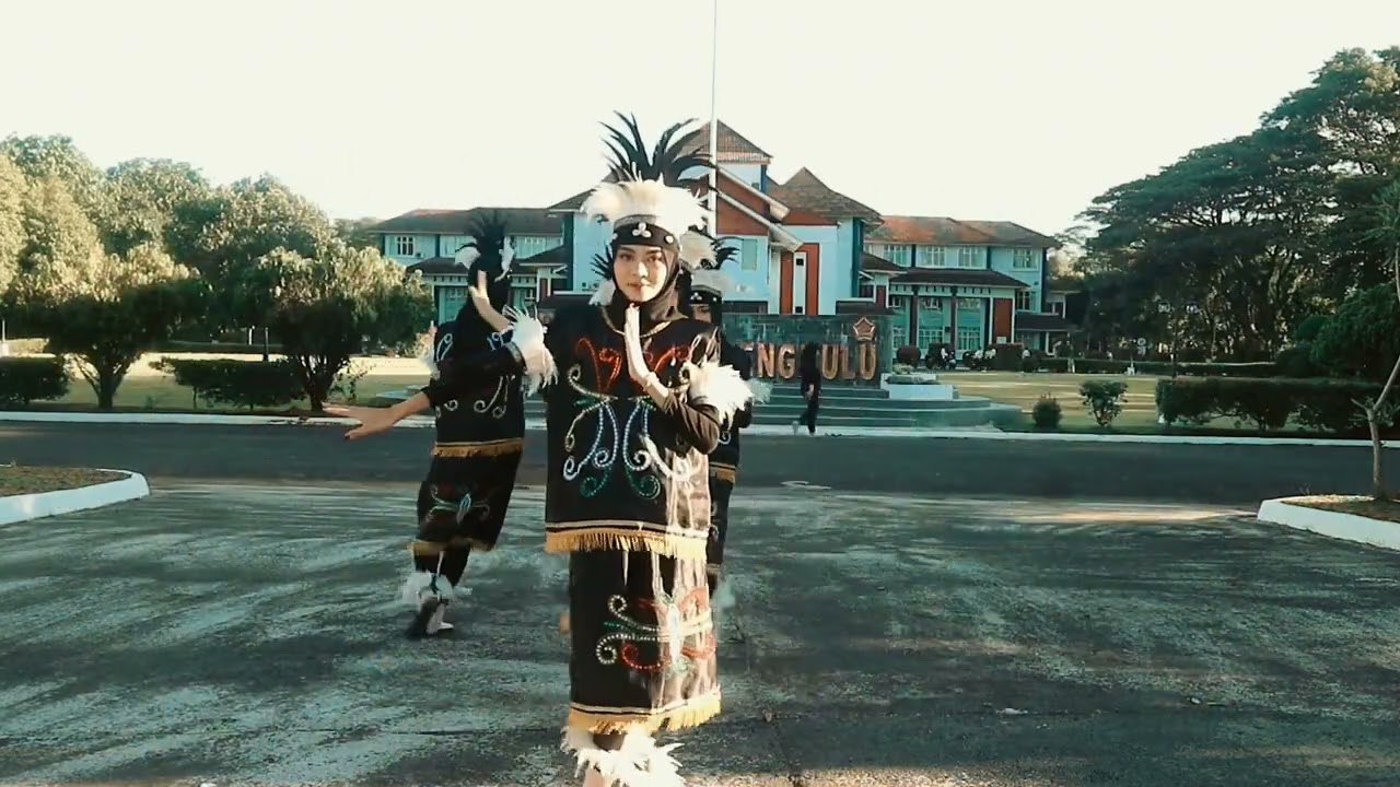 TARI DAYAK KALIMANTAN - FLYING HIGH