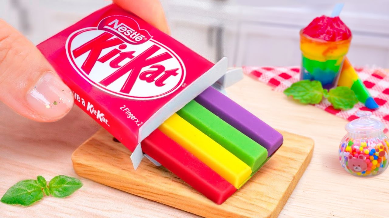 🍫🌈 Sweet Miniature RAINBOW KITKAT Chocolate Cake -Tiny Colorful Chocolate Cake Dessert by Mini Yummy