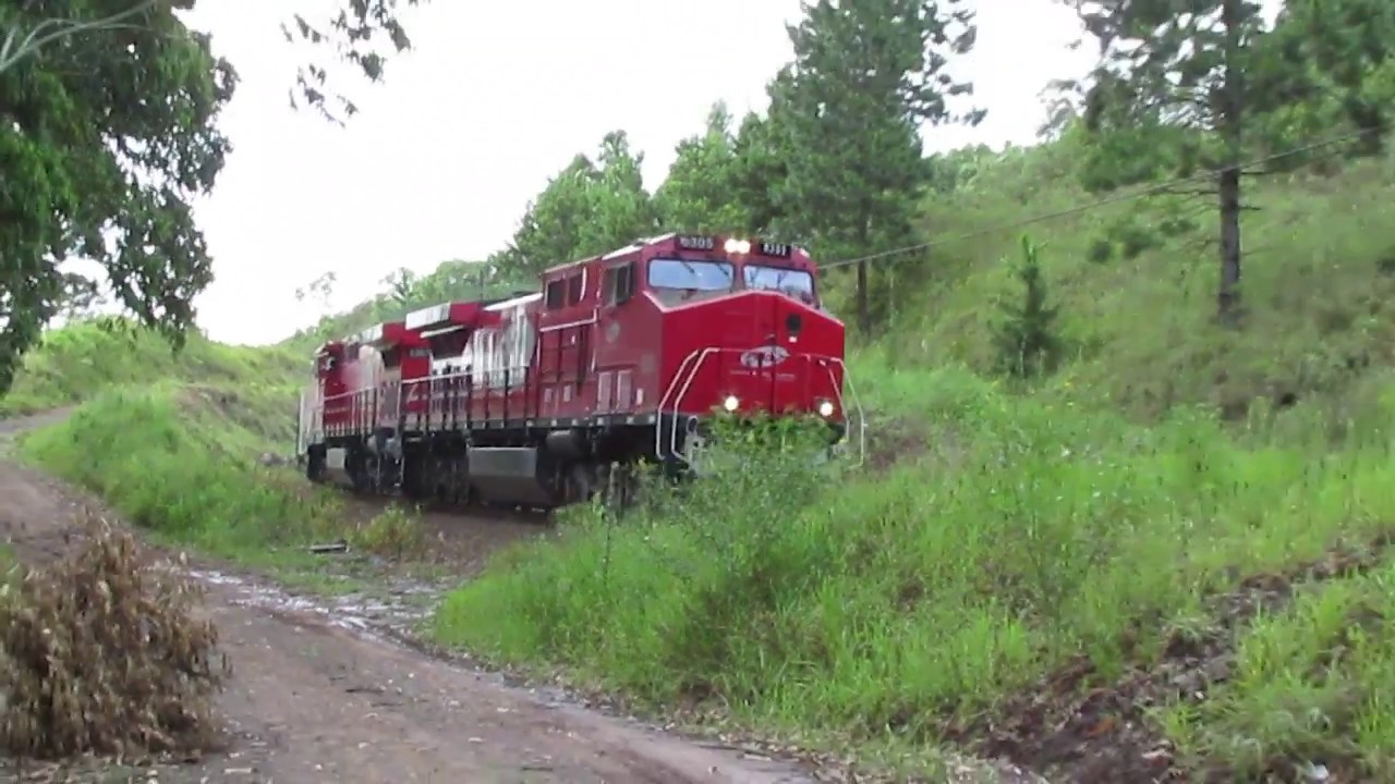 Trem misto com a dupla de DASH-9 #8305 e #8307 ALL