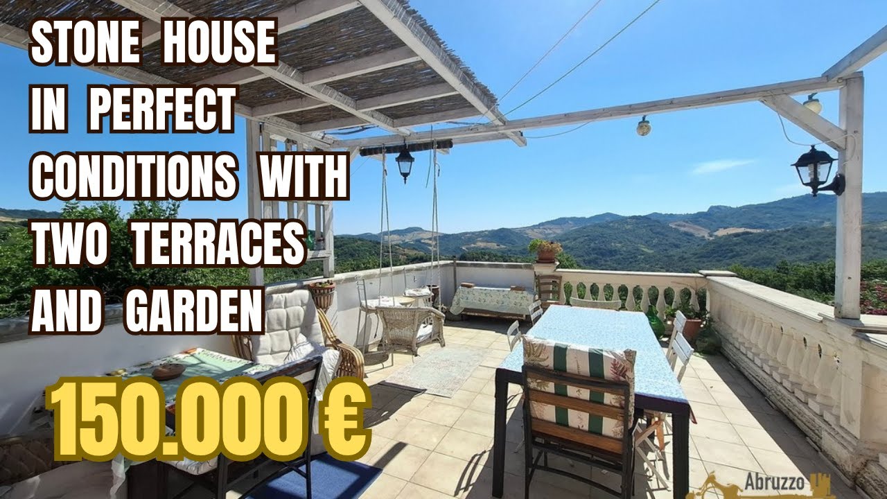 Three-bedroom stone house in perfect conditions, with two panoramic terraces, garden and garage