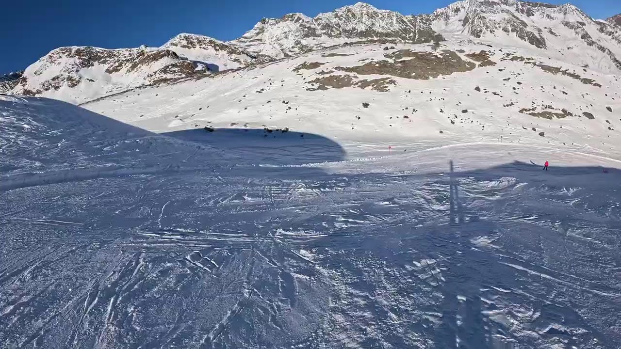 [4k] Non stop descent | Piste 8 (blue), 7 (blue), 22 (red) | Skiing in Stubai Glacier | Austria
