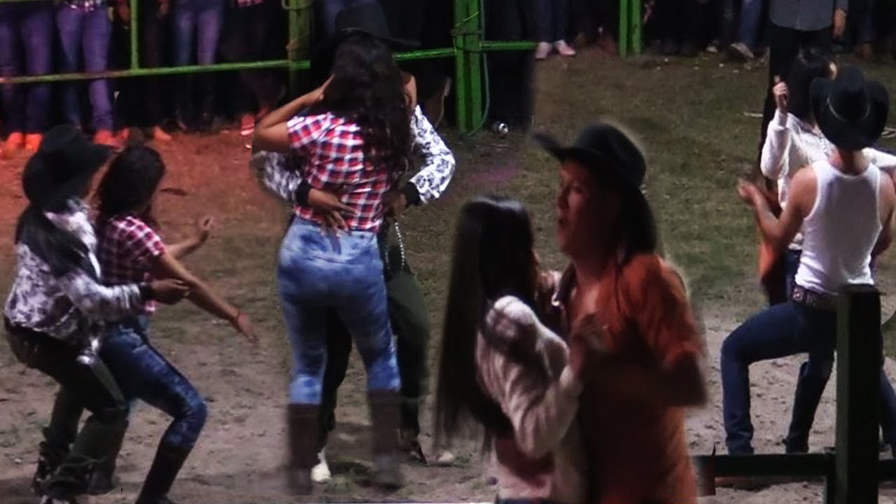 ¡¡¡PAREJAS BAILANDO EN EL JARIPEO!!! CUPARATARO MICHOACAN 2018