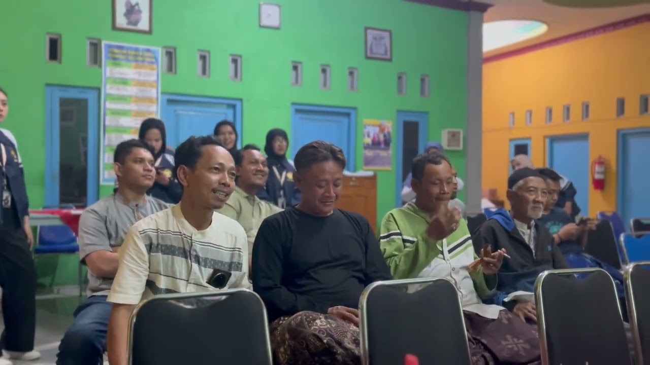 PROKER UNGGULAN II Sosialisasi pemilahan & pengelolaan sampah (Budidaya Maggot & Pembuatan Paving)