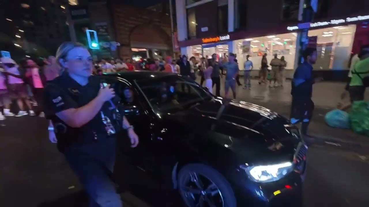  HEAVY PRESENCE! Armed Officers On Deansgate Manchester After Match Day Trouble