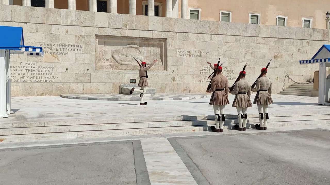 Euzoni - Cambio della Guardia Atene, Piazza Syntagma - Changing of the guard, Athens Syntagma square