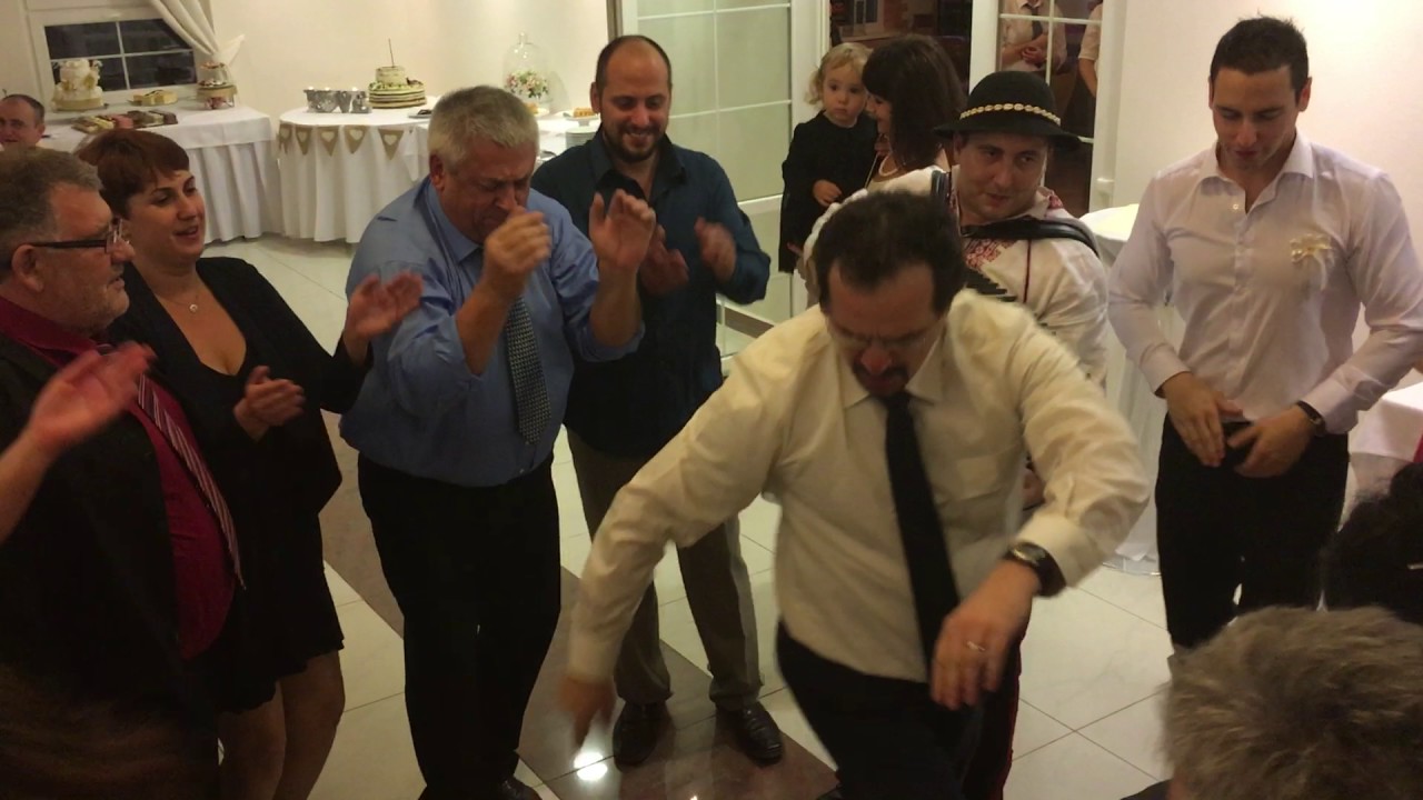 Spont&aacute;nna z&aacute;bava na svadbe - spev a tanec