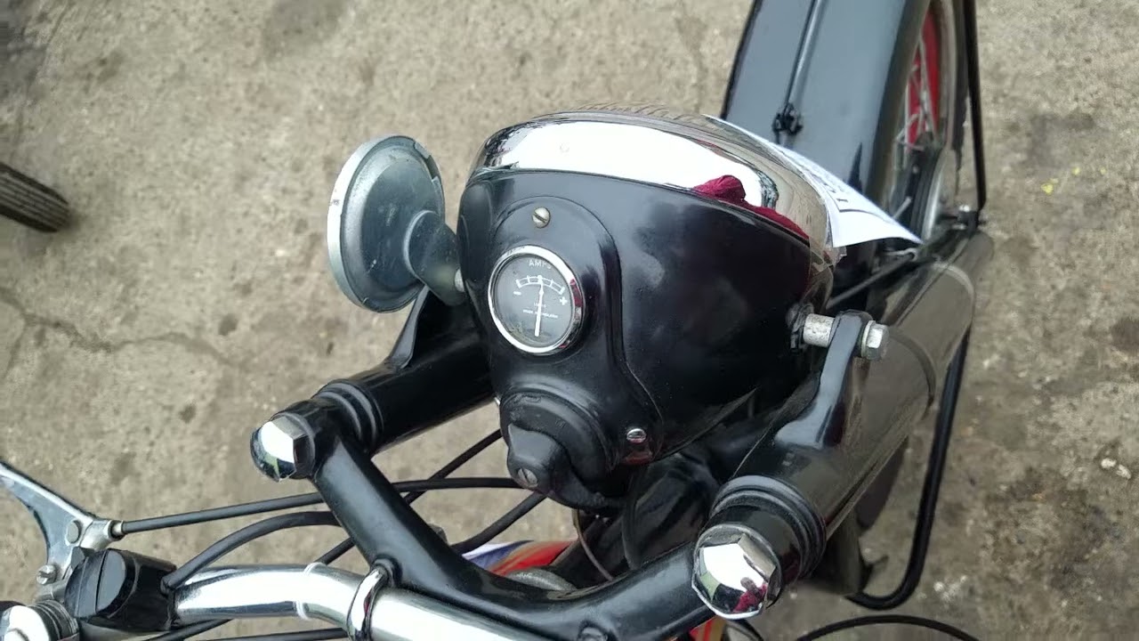 1949 Ariel Red Hunter 350cc at Andy Tiernans  #08960ARL