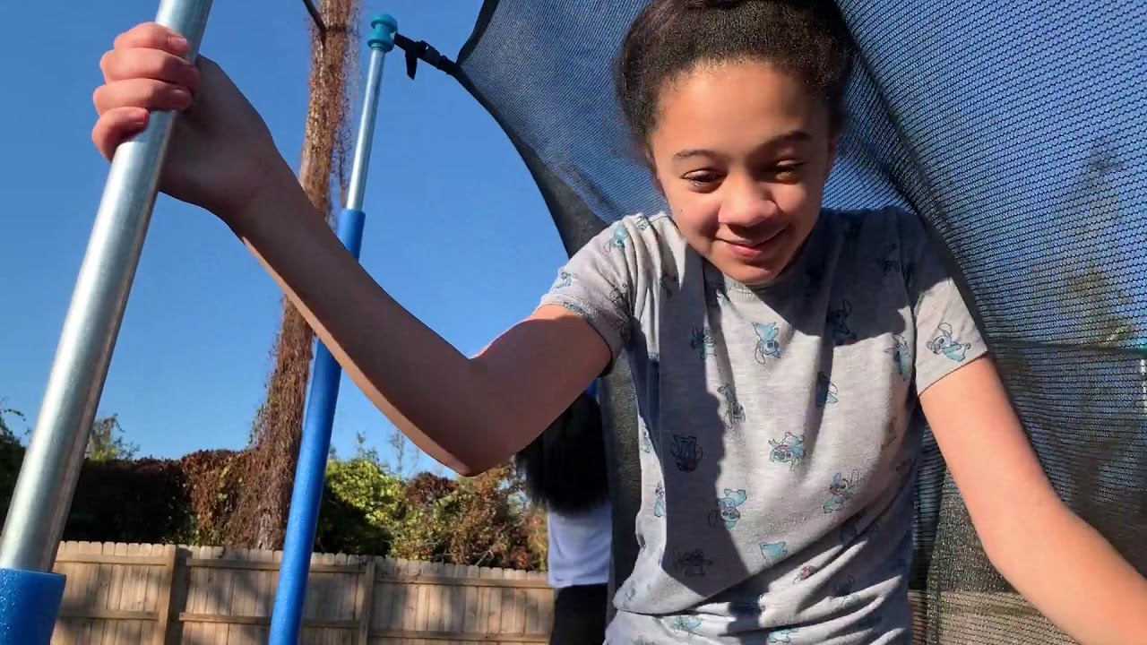 LAST TO LEAVE TRAMPOLINE WINS $1,000!! *Didn't go as planned. Lexi fell out of the trampoline😢😢