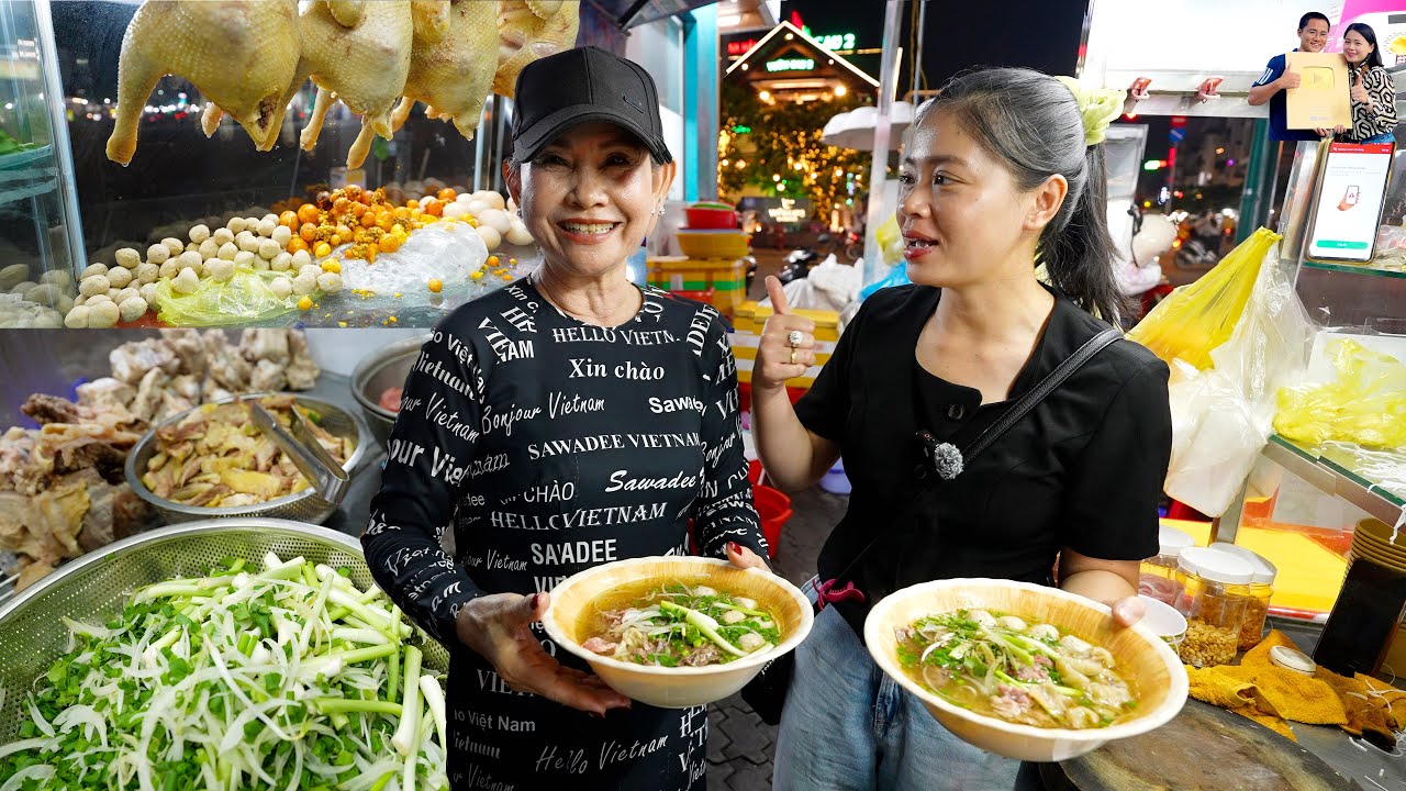 Ngưỡng mộ tinh thần lạc quan vui vẻ của Cô chủ U60 bán Phở Bò đêm Gỏi gà ta 50k siêu ngon ở Sài Gòn
