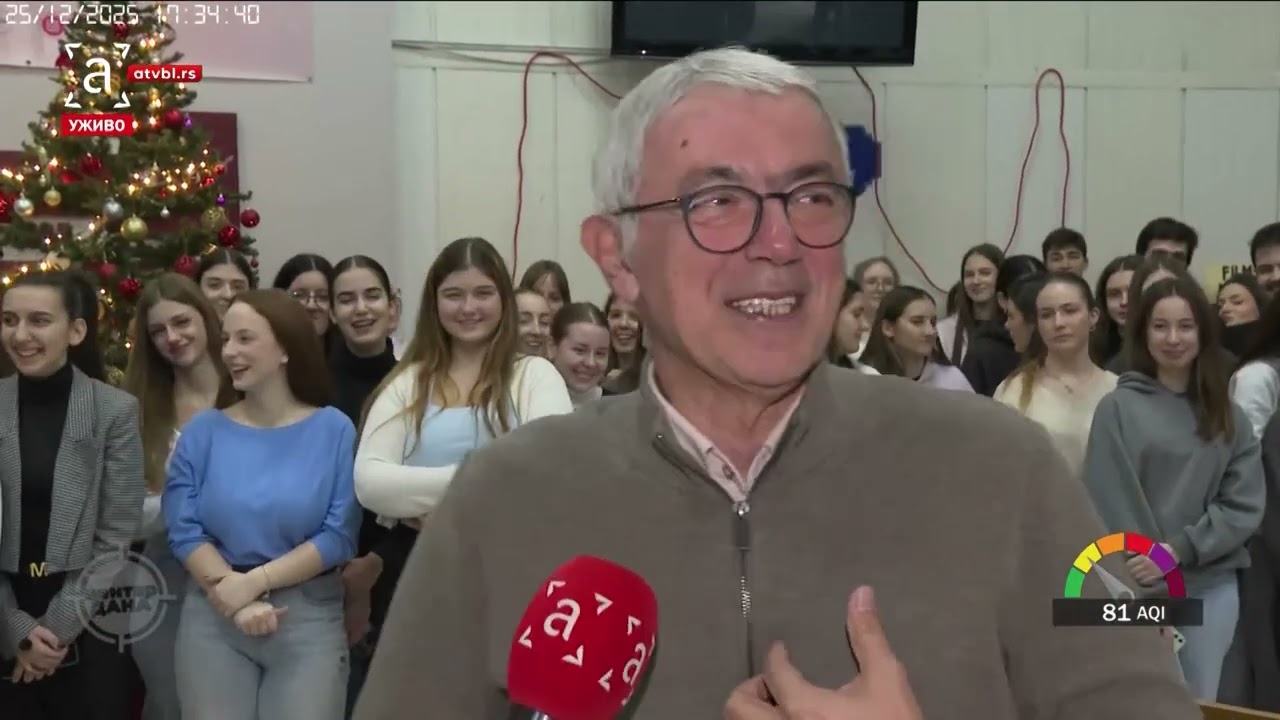 Banjalučki gimnazijalci pjesmom ispratili profesora Baneta u penziju