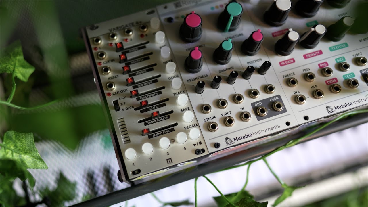 IN the case vs. OUT of the Case // Sequencing Eurorack