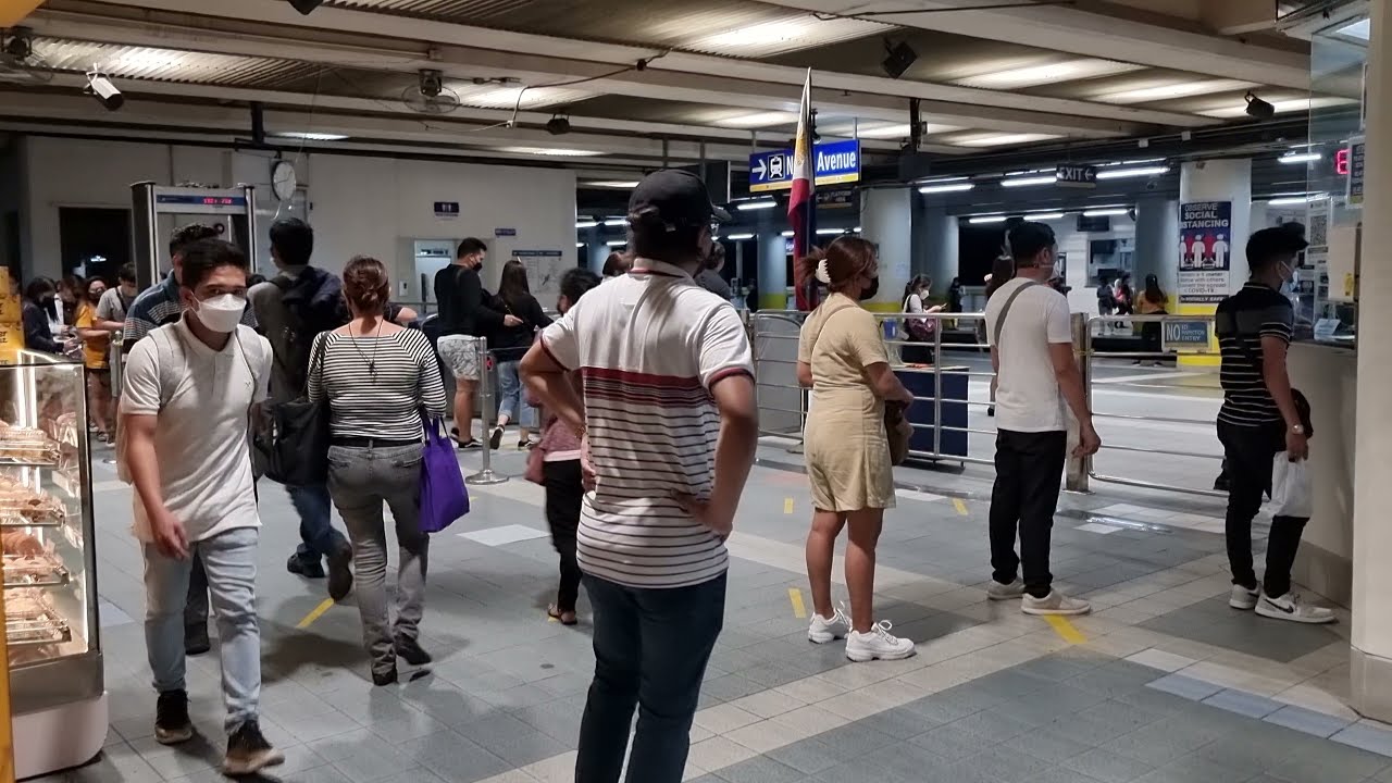 Metro Manila: Robinson's Galleria to Ortigas MRT Station walk tour
