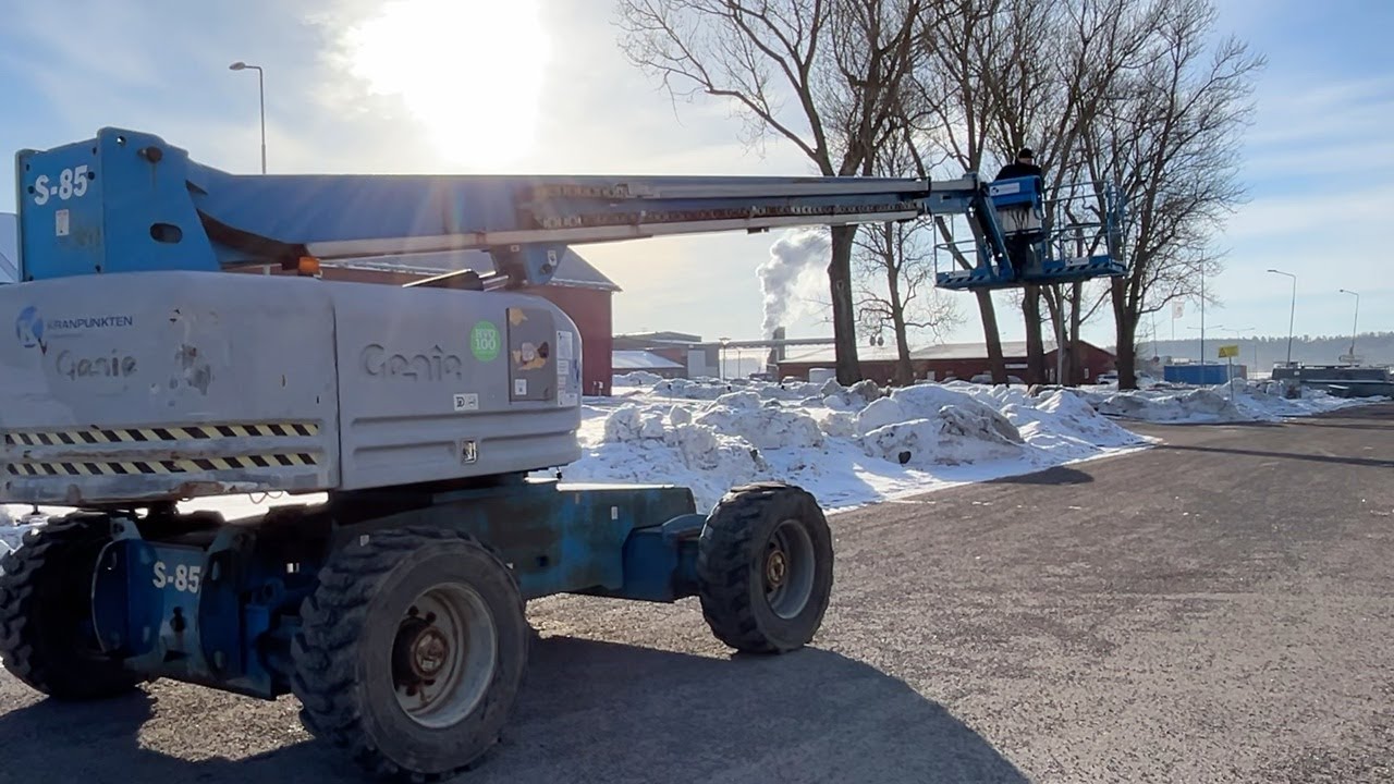 Köp Bomlift Genie S-85 på Klaravik