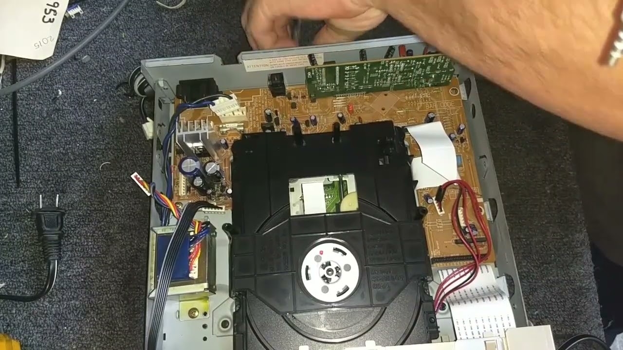 Troubleshooting a dead Denon CD player model DCD-F100. Can we fix it?