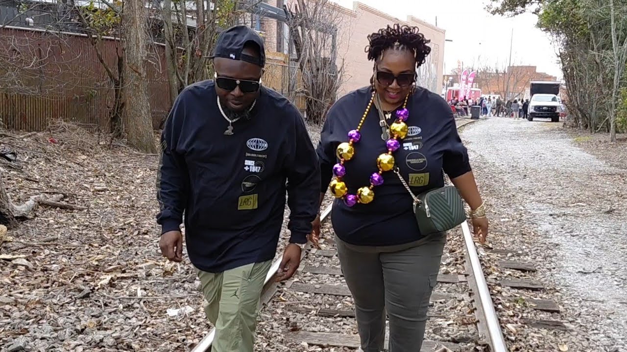 Day In My Life| Went To Mardi Gras Parade & Group Valentines Day Dinner