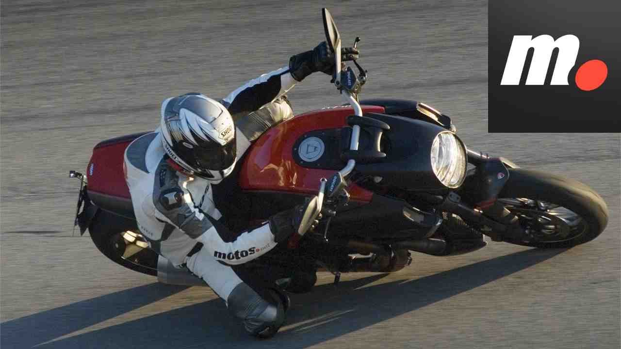 Ducati Diavel Carbon Red | Prueba con Carlos Checa / Test / Review en español | motos.net