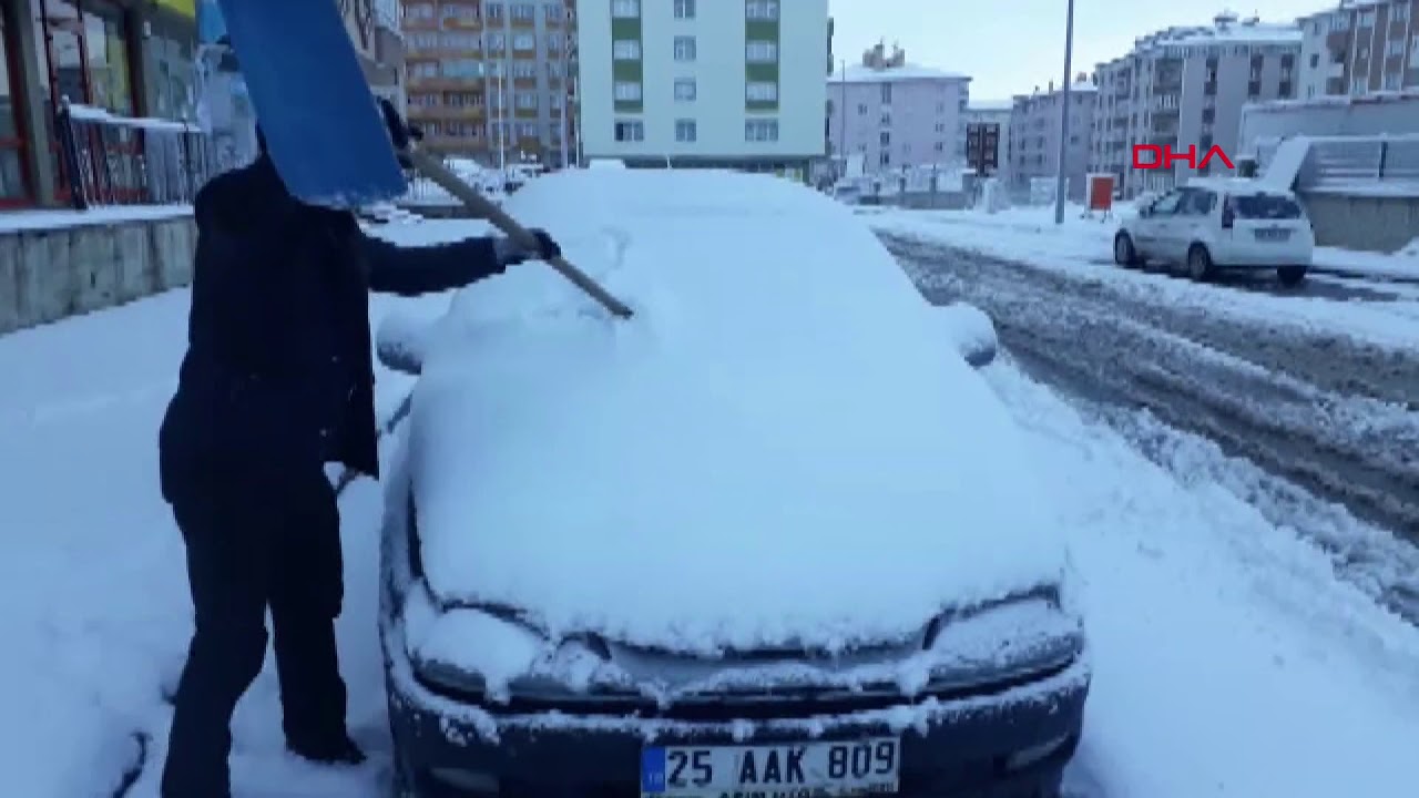 Erzurum’da kar yağışı etkili oldu şehir merkezi beyaza büründü