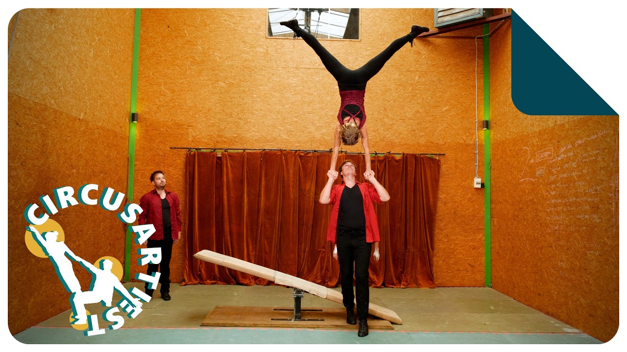 Afvuur naar tegenhandstand op de bascule | Acrobatiek