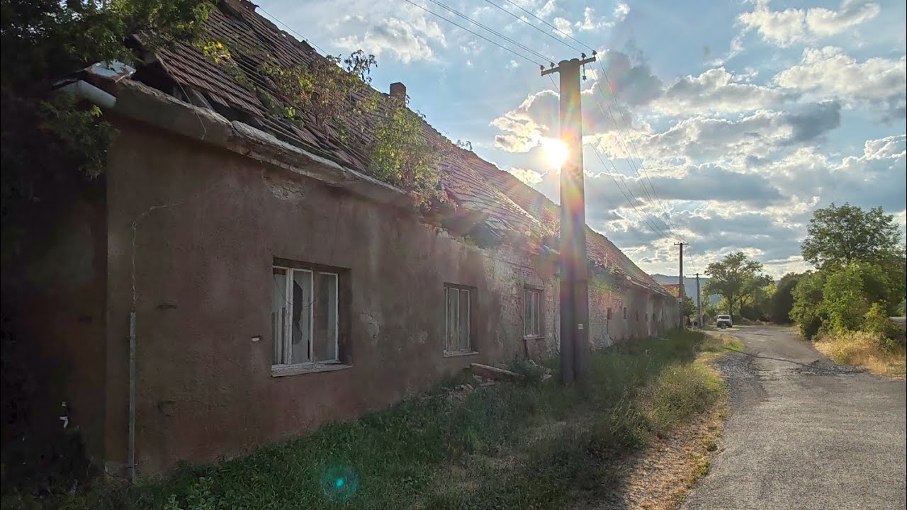 opustený dom zo stajnou 🐎💯🏚️ #abandoned