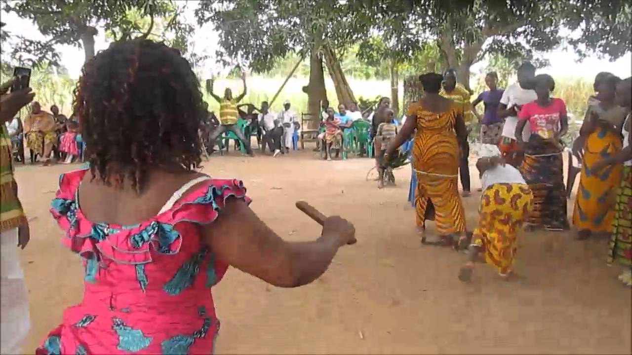 Danse traditionnelle baoulé des femmes de Yobouékro S/P Djekanou