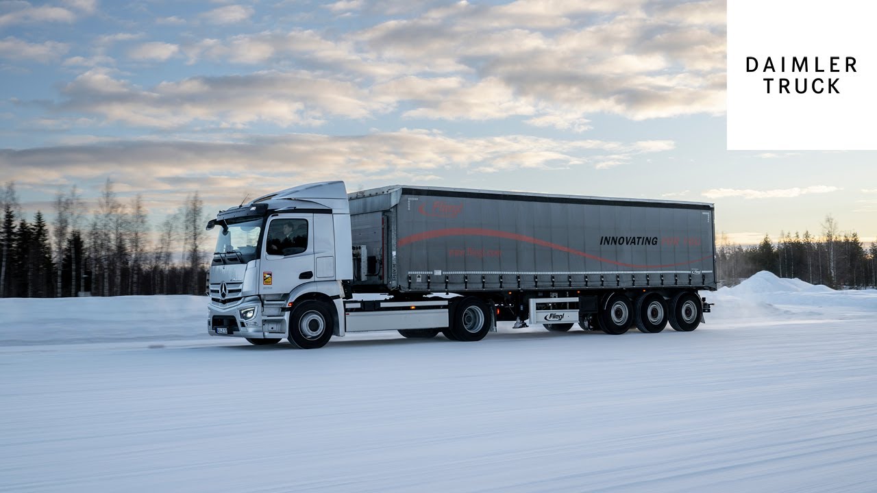 Mercedes-Benz eActros 300 tractor unit drives 3,000 km from the Arctic Circle to Stuttgart