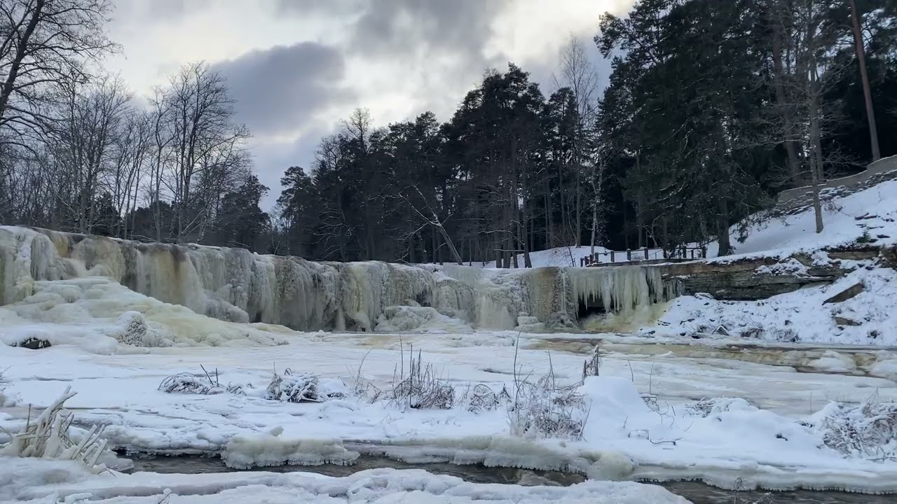 The winter magic of the waterfall: the beauty of icy cascades Winter waterfall