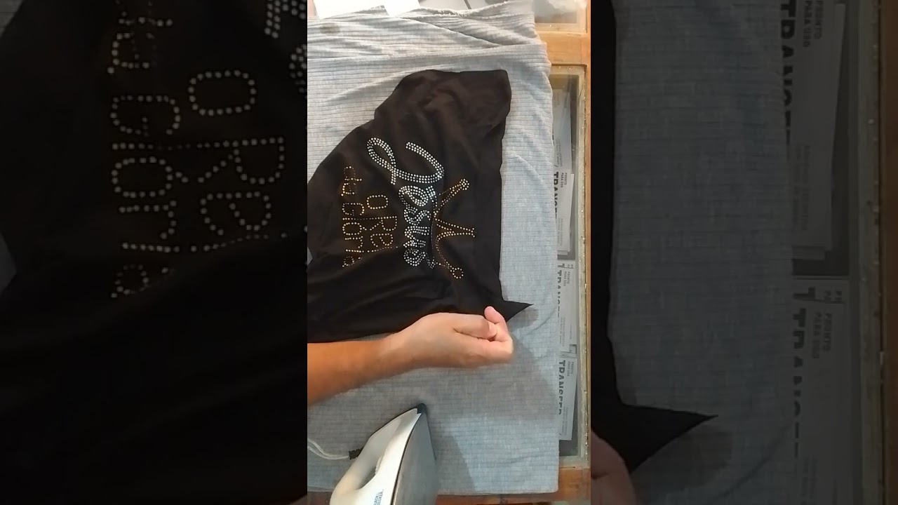 como aplicar strass termocolante com ferro de passar roupas. fácil e rapidinho