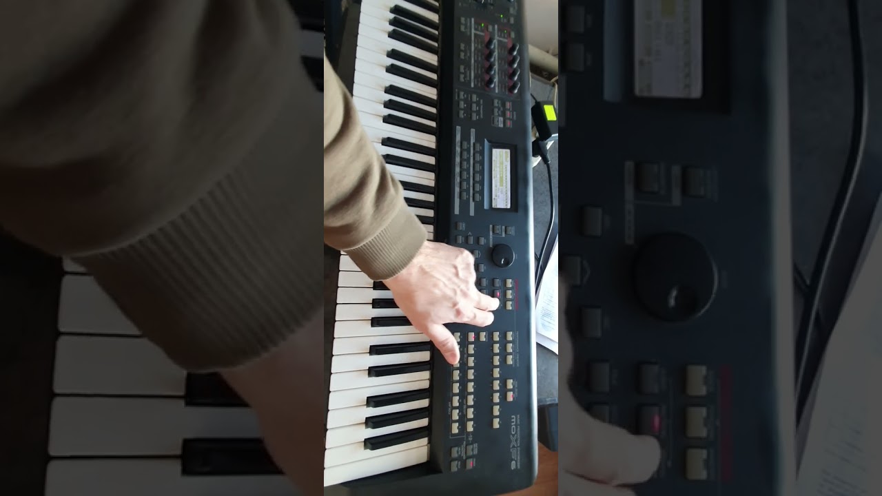 YAMAHA MOXF6 выбивают и громко звучат ноты,некоторые ноты не звучат