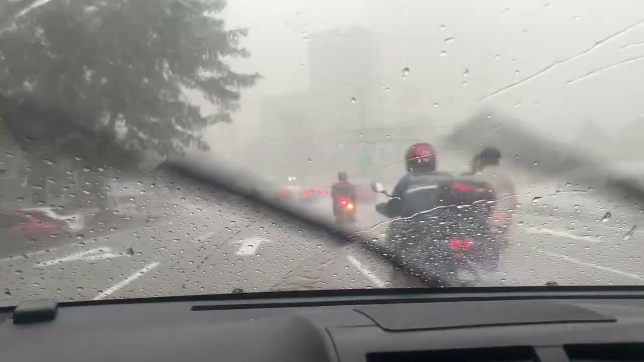 Kuala Lumpur Flood Alert! 🌧️ 