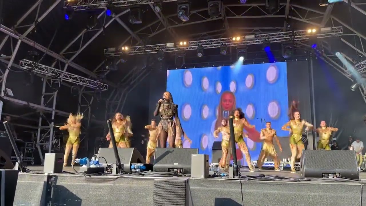 Samantha Mumba - Baby Come On Over/Run Boy Run - Mighty Hoopla 3rd June 2023