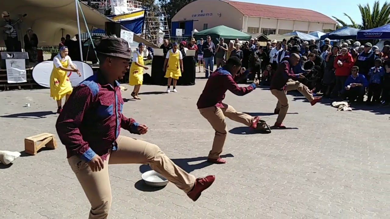 Real South African Riel dansers
