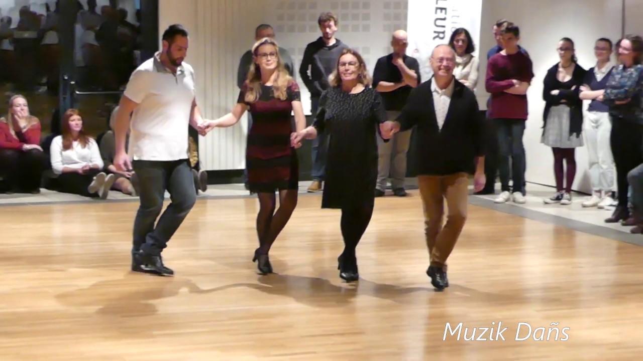 Gavotte et bals de l'Aven à la mode de Clohars Carnoët / Noz An Aven à Locunolé