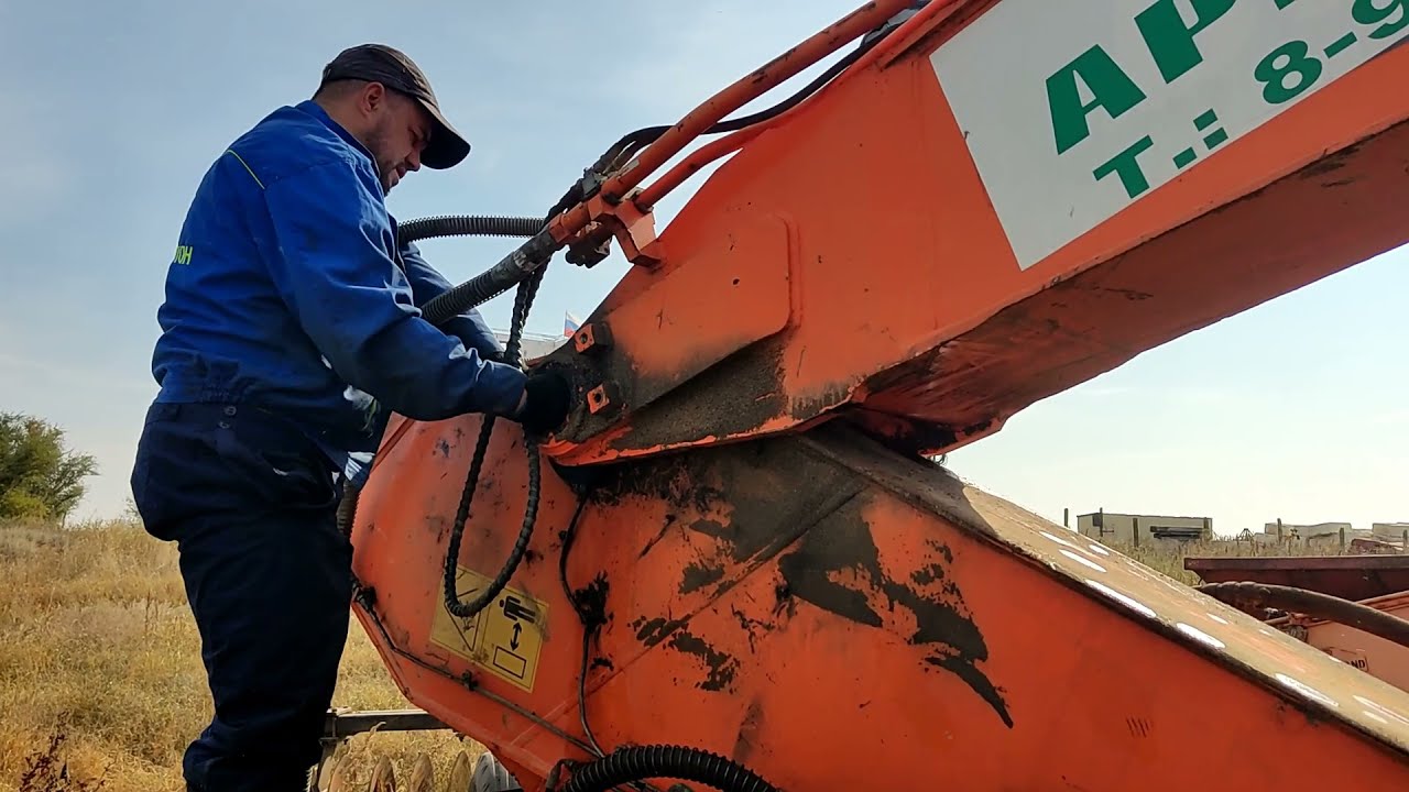 Замена стрелы на болотном экскаваторе DOOSAN DX 225 LCA. Меняем длинную стрелу на короткую. Мамонт.