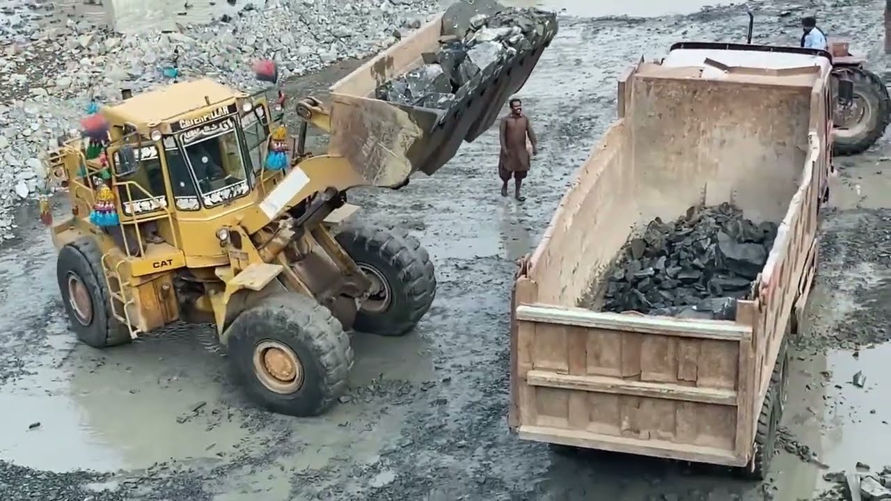 How Massive Stones Are Loaded | Step-by-Step Process