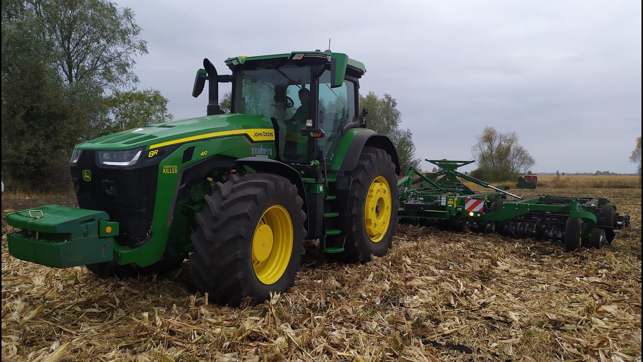 John Deere 8R410 and John Deere 2660VT