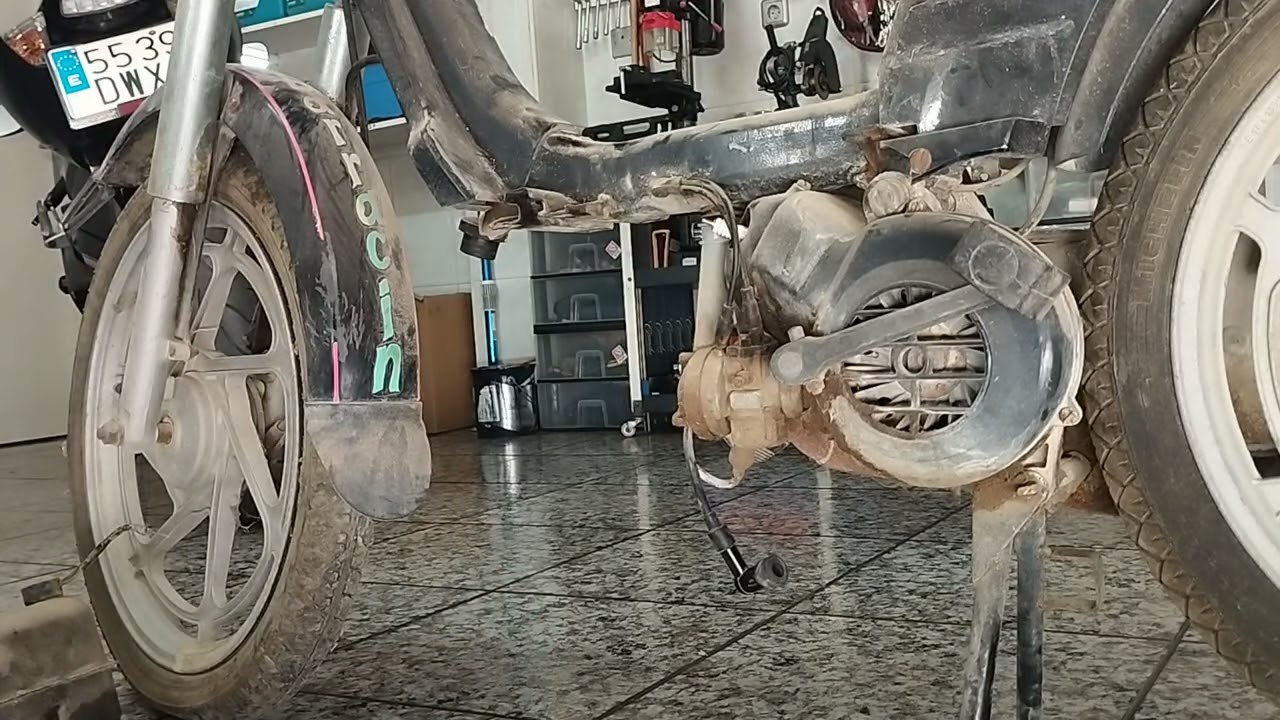 Poner en marcha un vespino alx más de 15 años parado🛵 parte (1)