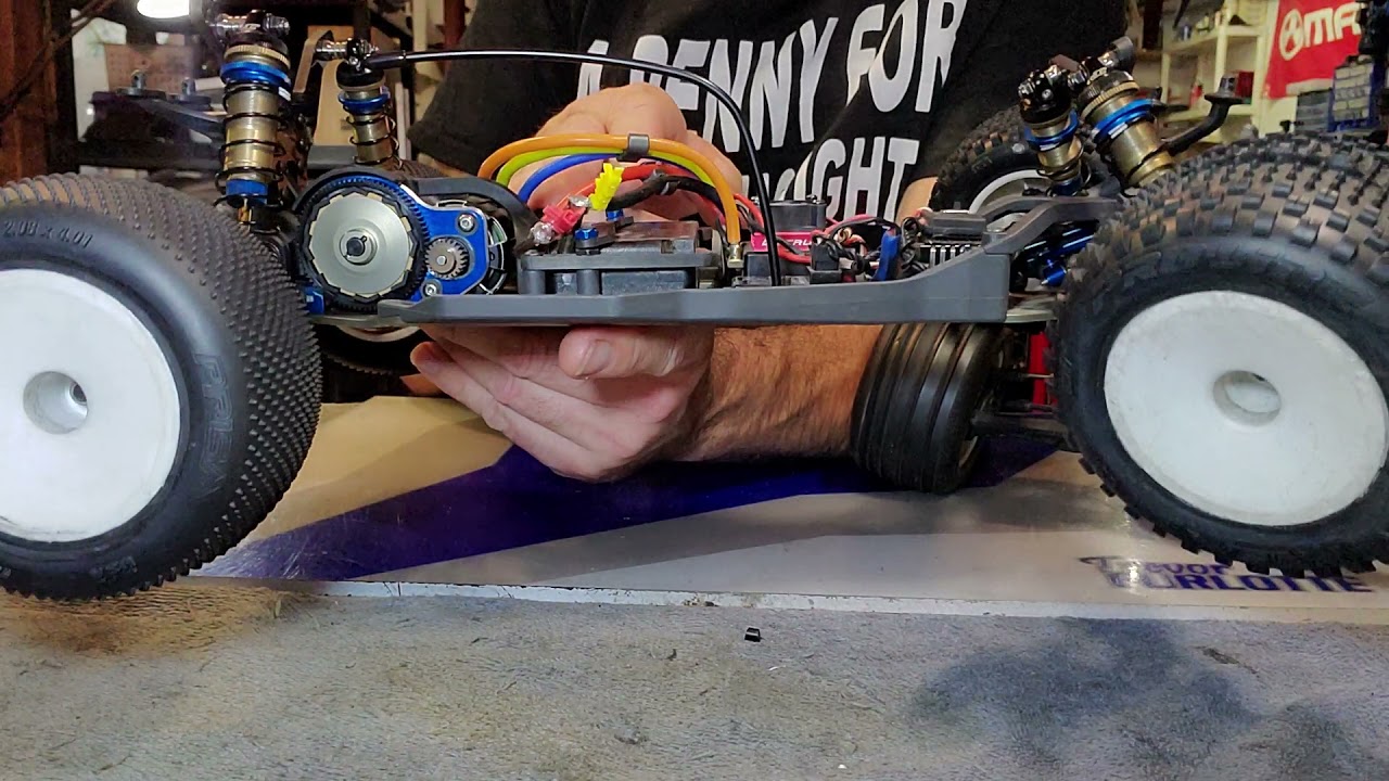 Top 10 differences between Carpet and Dirt RC car racing setups.