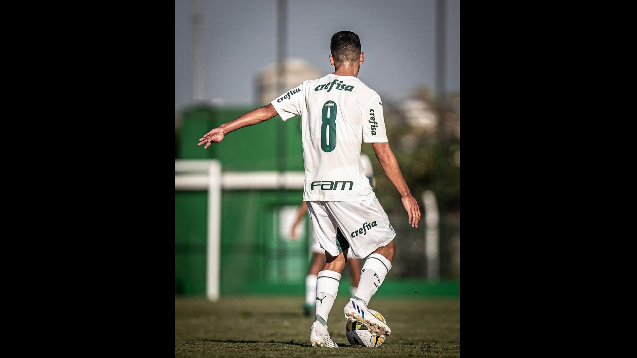 Vitor Figueiredo, o meio-campista da base do Palmeiras que ESBANJA CLASSE em seus lances.