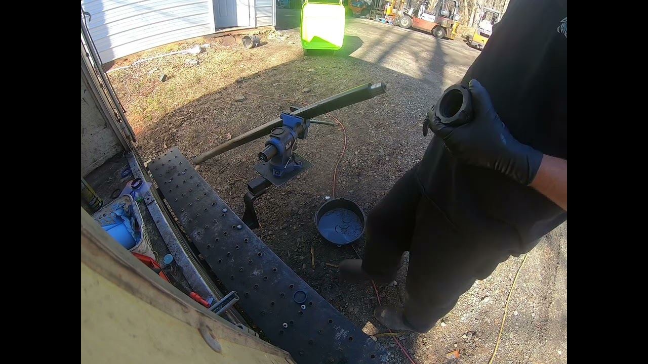 Toyota Forklift cylinder removal