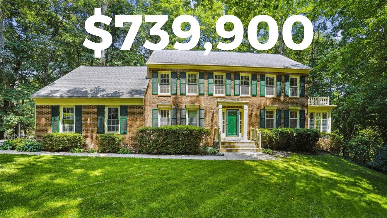 Inside a $739,990 Private 4 Bedroom home in Lake Ridge - Virginia
