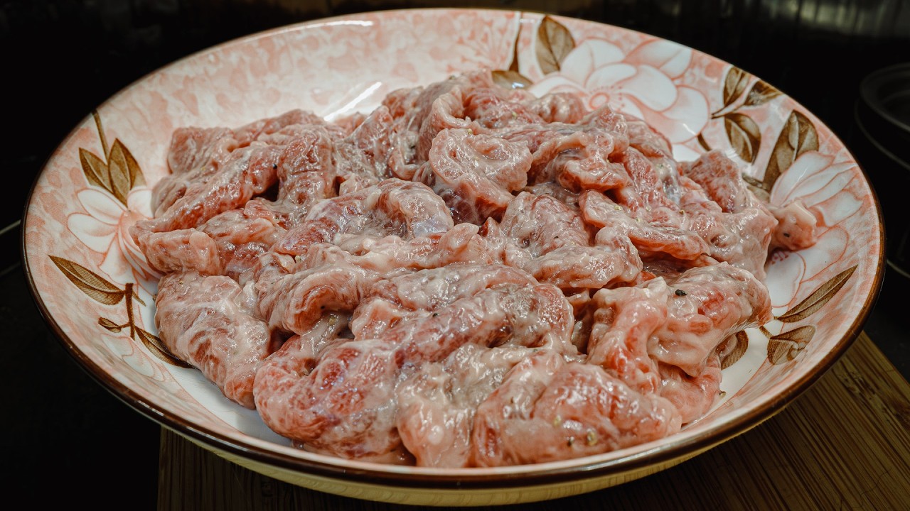 廣東話影片｜鹽油醃鮮牛肉｜大年初四繼續休假靜心回顧醃牛肉不一樣的方法｜恭喜發財新年快樂｜原來醃肉可以好簡單｜注意如何讓牛肉嫩滑的簡單原理說明