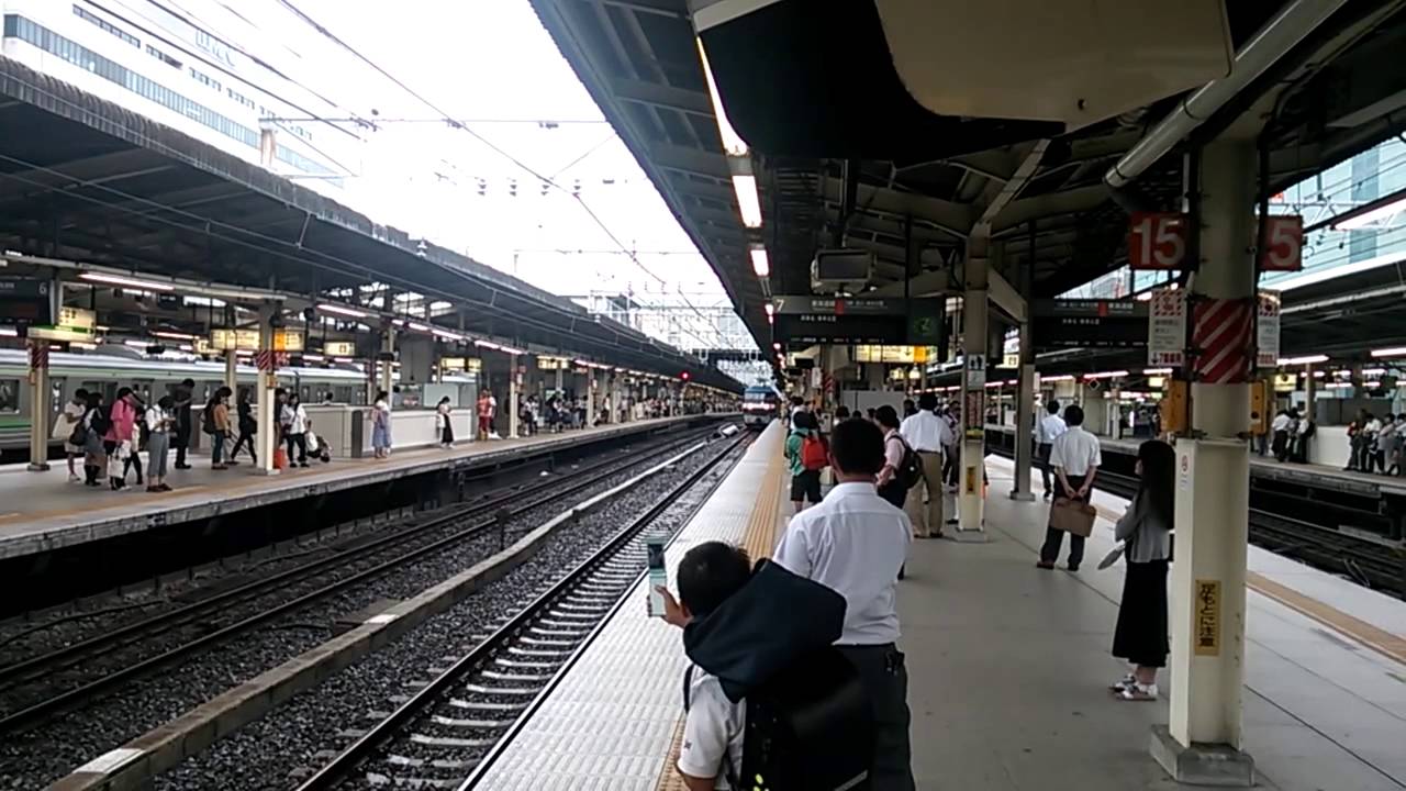 横浜駅に貨物列車が現れる!!(汽笛付き!!)